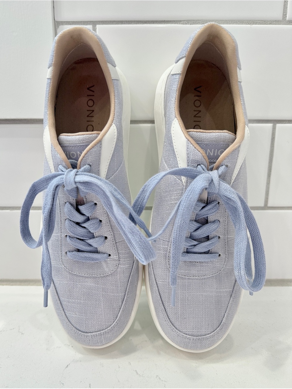 Vionic Elsa Sneakers Womens Size 9 Light Blue Linen Lace Up Comfort Walking Shoe
